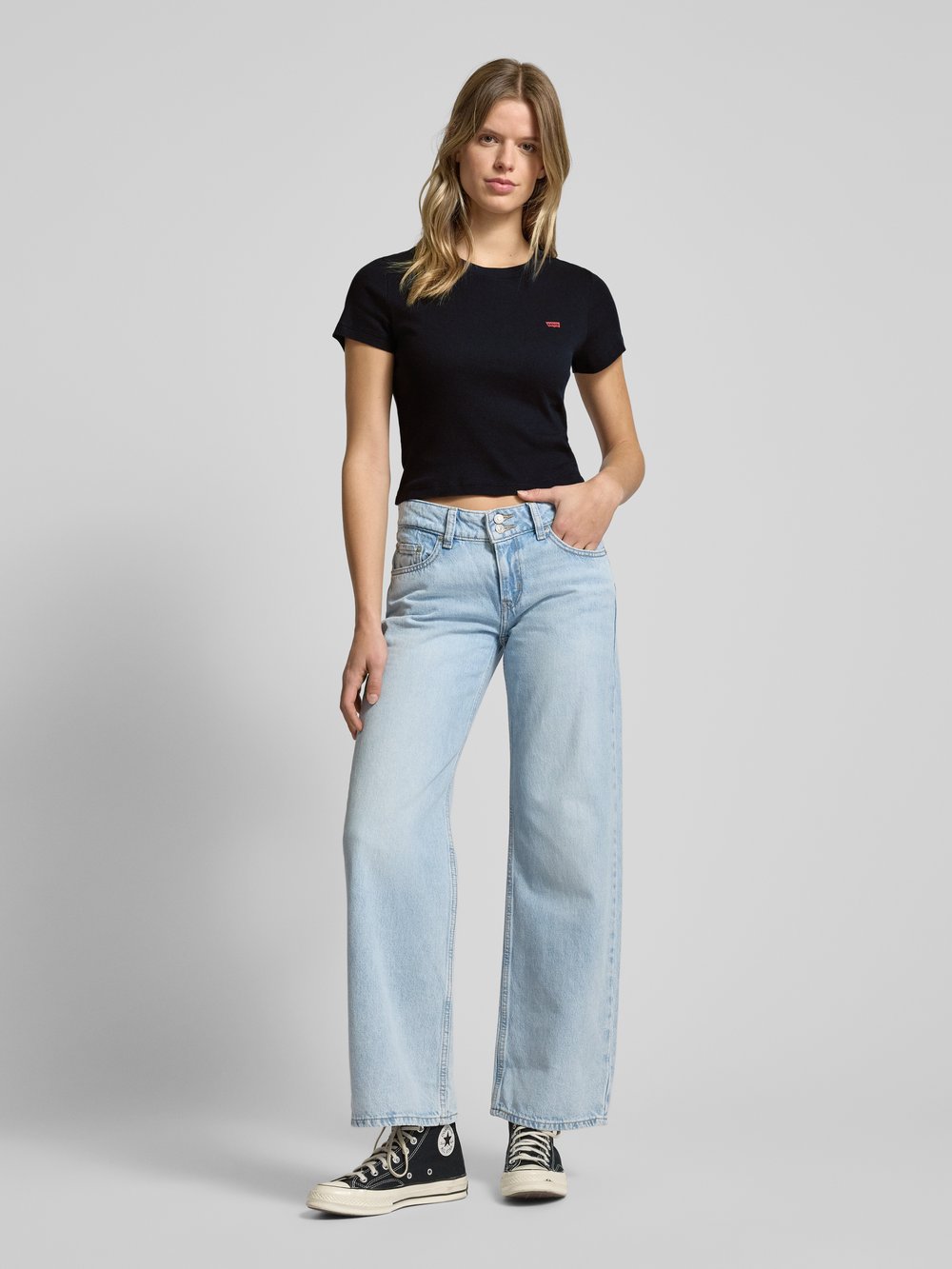 

Футболка с нашивкой-лейблом Levi's, черный