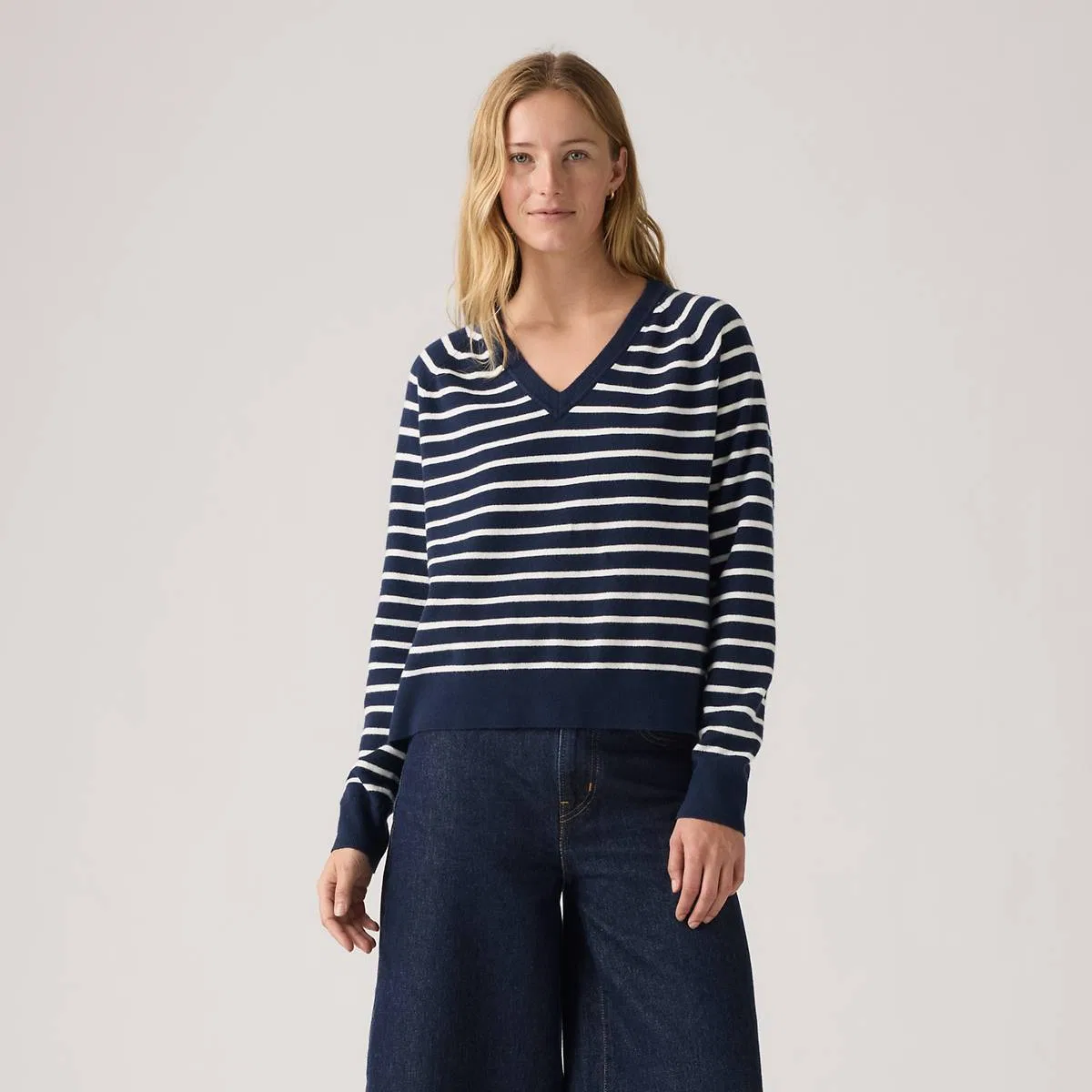 Очень мягкий пуловер с V-образным вырезом Levi's, Parisienne Stripe - Blue — фото 2