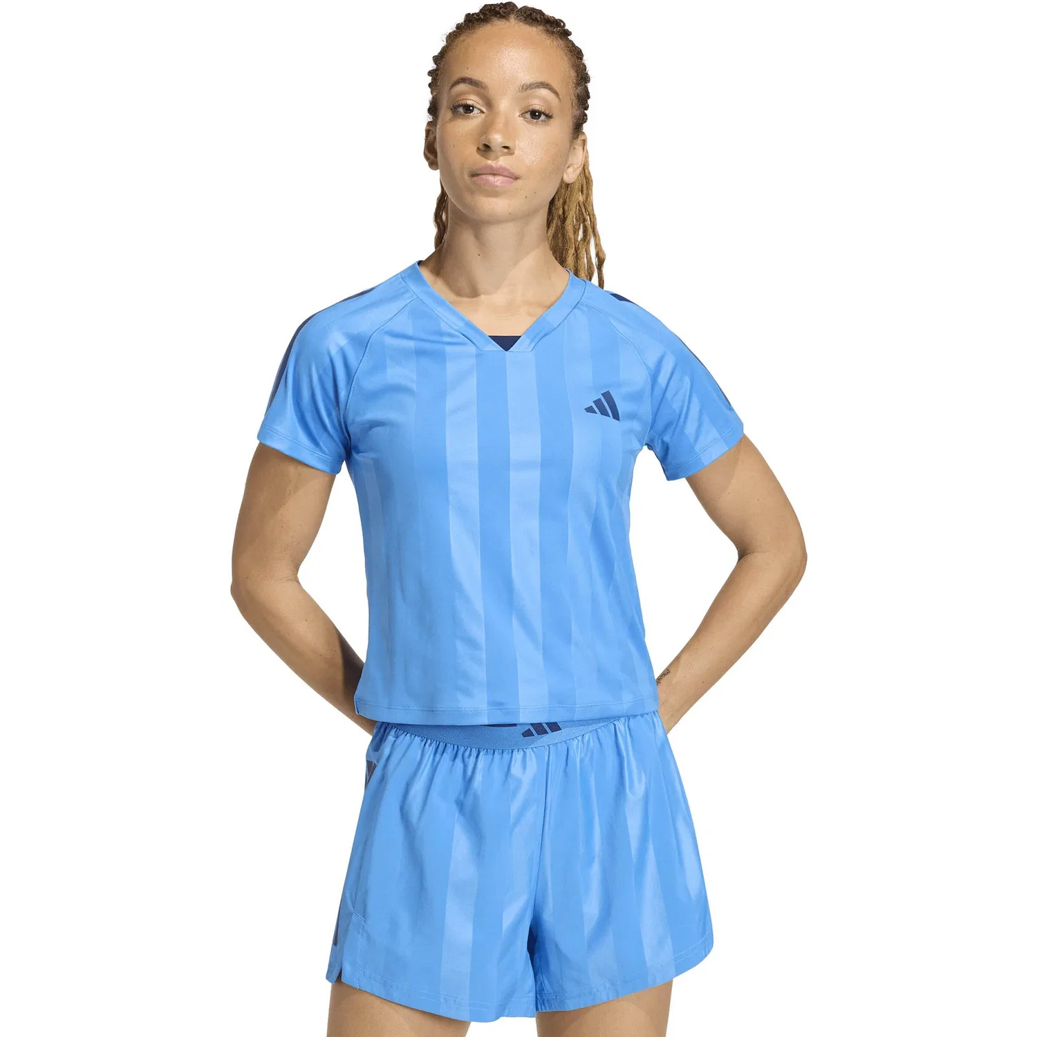 Спортивная футболка Adidas Performance Shirt Q2 Hyg в темно-синем и небесно-голубом цветах — фото 2