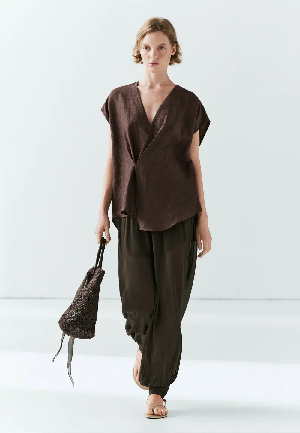 Свободная кимоно-блузка из льняной смеси с перекрестным кроем Massimo Dutti, Dark Brown — фото 2