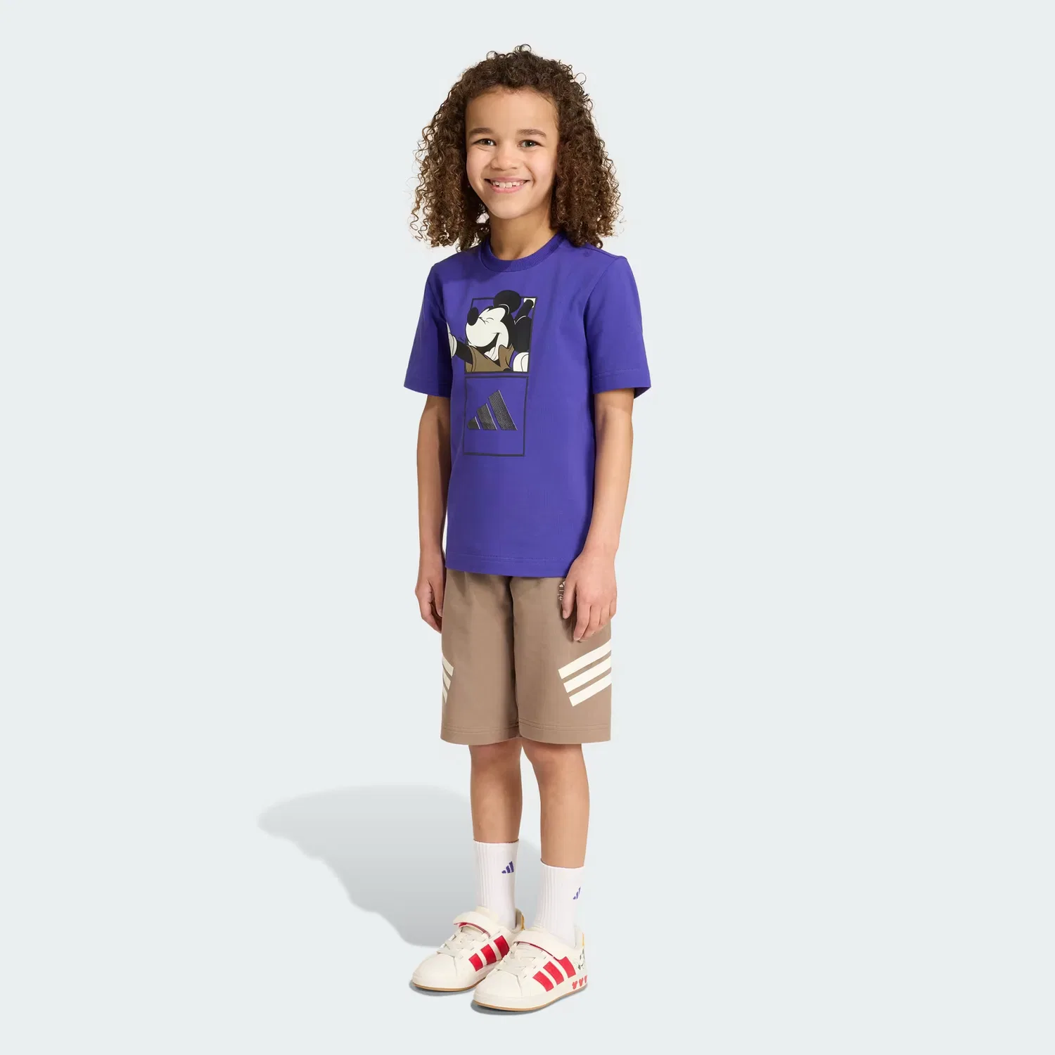 Детский комплект из футболки и шорт с принтом Disney Mickey Mouse Adidas Sportswear, фиолетовый/белый — фото 3