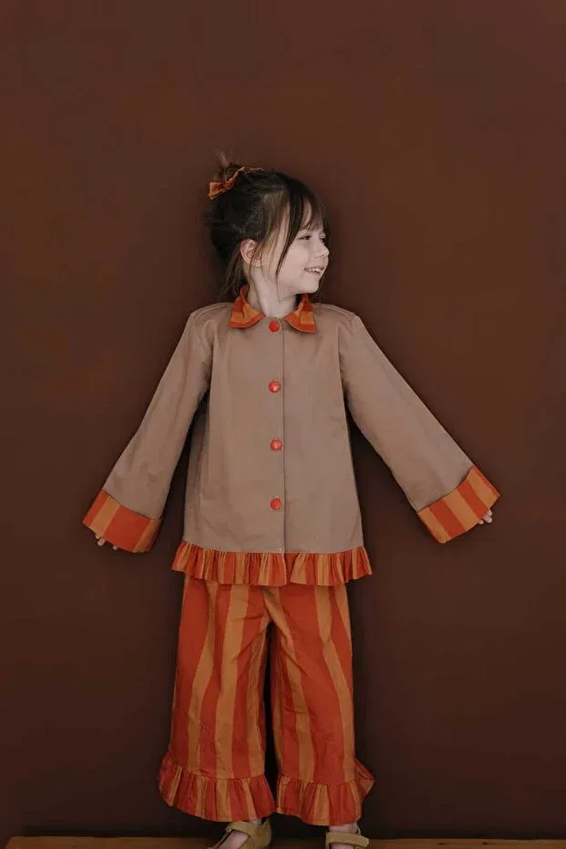 Детская куртка для девочек в полоску The frill trench Ilo And Friends, Beige-Orange-Red — фото 3