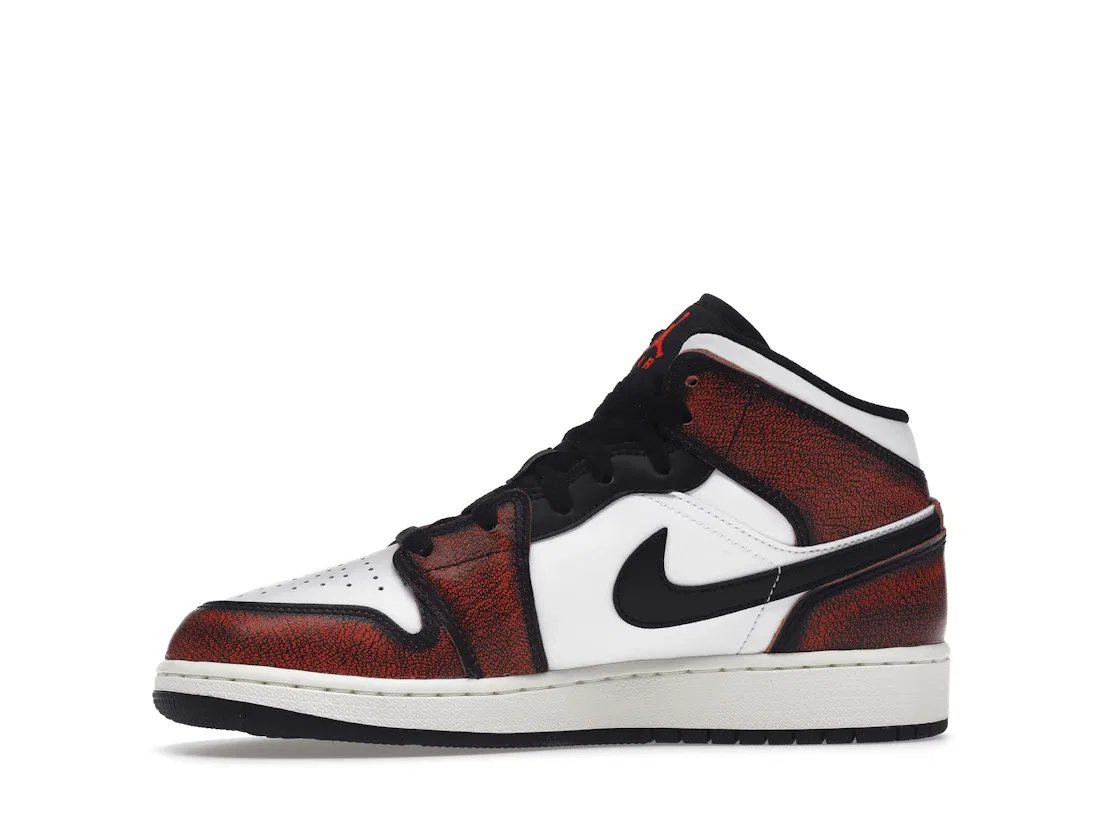 Детские кроссовки с кожаным верхом Jordan 1 Mid, Black/White/Sail/Infrared 23 — фото 3
