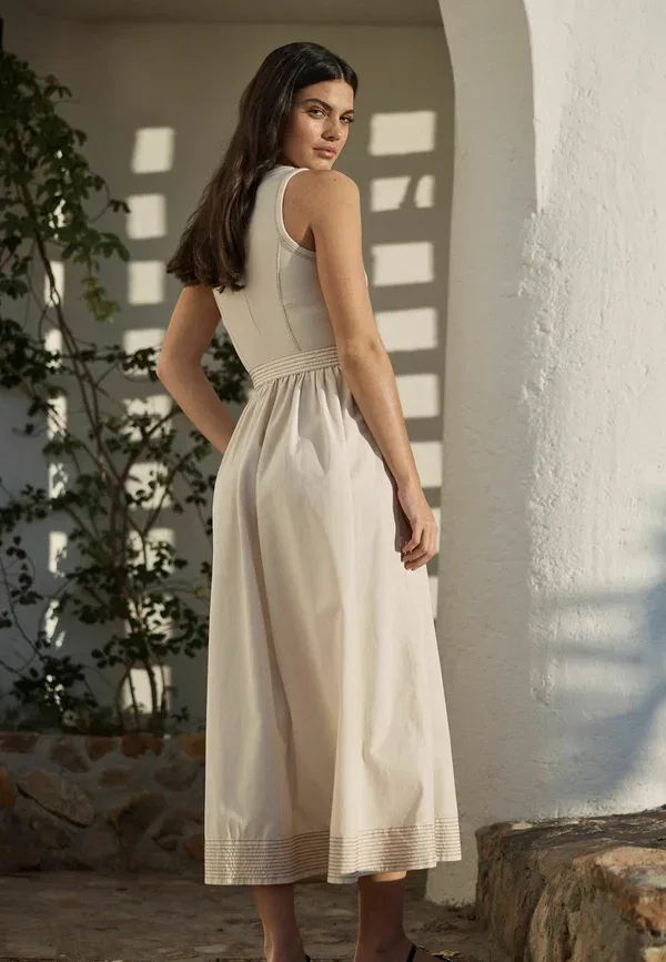 Платье миди с поясом Tall fit 2 in 1 woven mix belted midi dress Next, stone, цвет stone — фото 3