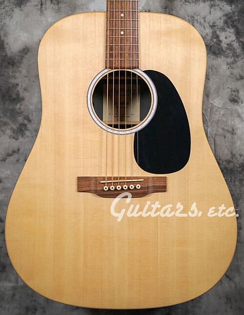 

Martin - D-X2E-02 Sitka/HPL Красное дерево