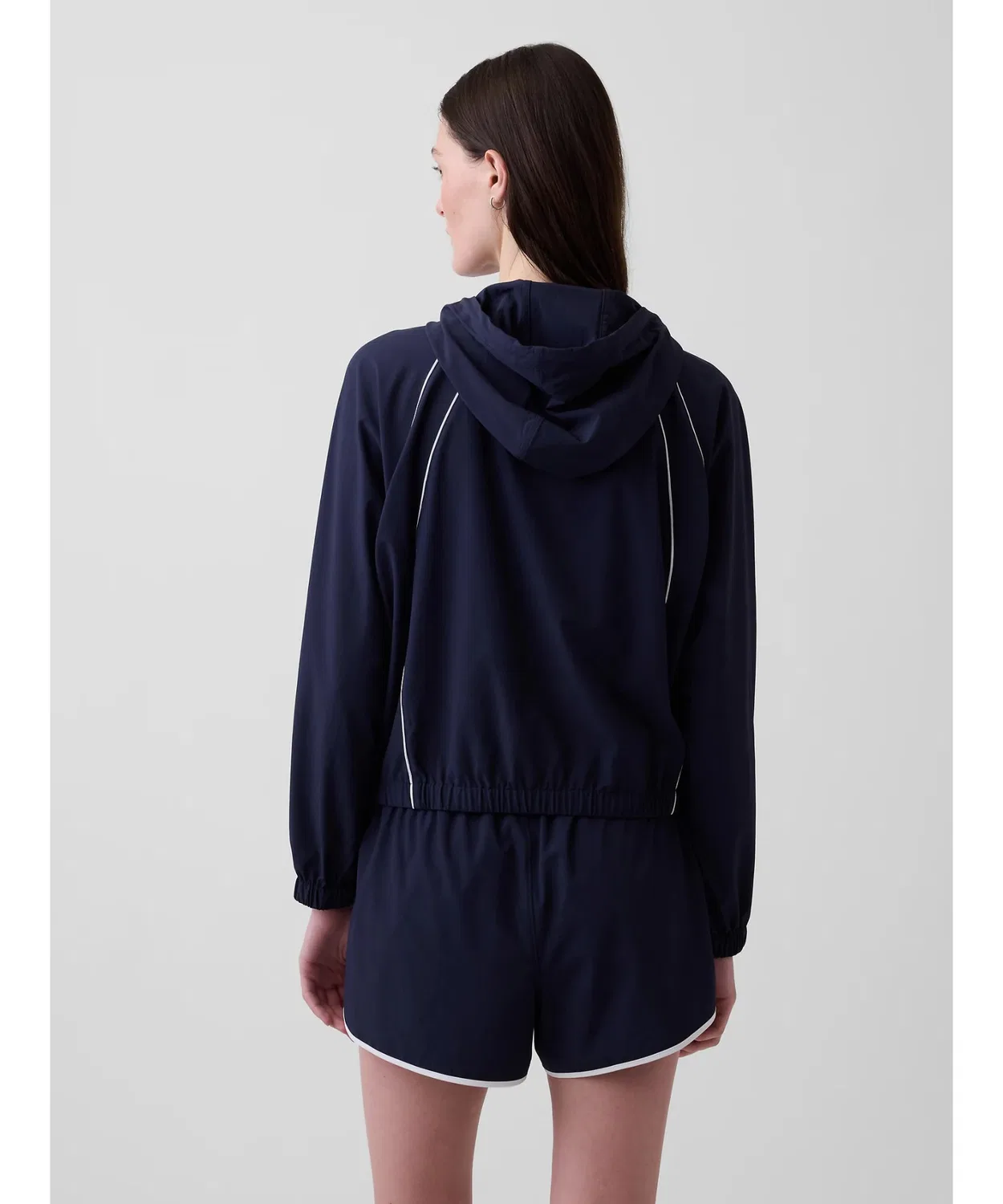Женская oversize куртка-худи с капюшоном и молнией GapFit Tech — фото 4