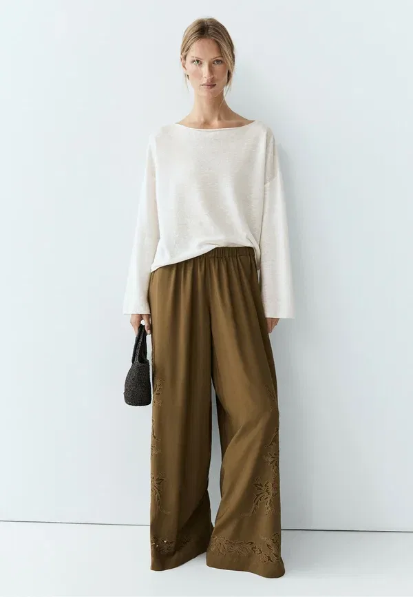 Брюки свободного кроя с вышивкой Flowing wide-leg pants with embroidered detail Massimo Dutti, khaki, хаки — фото 2