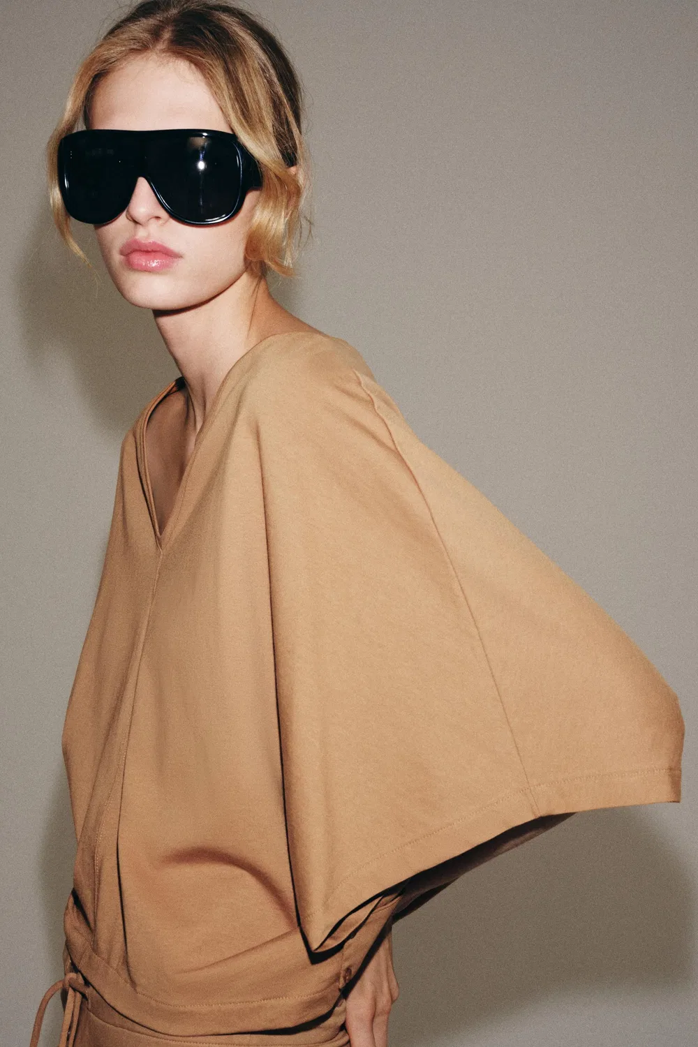 Хлопковая футболка в стиле накидки ZARA, Mid-camel — фото 4