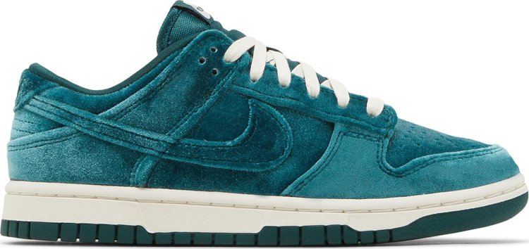 Кроссовки Nike Wmns Dunk Low 'Green Velvet', бирюзовый - фото