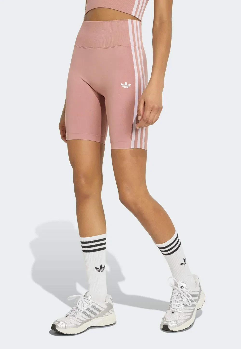Шорты Essentials с тремя полосками, бесшовные, 5 дюймов - шорты Adidas Originals, Warm Clay