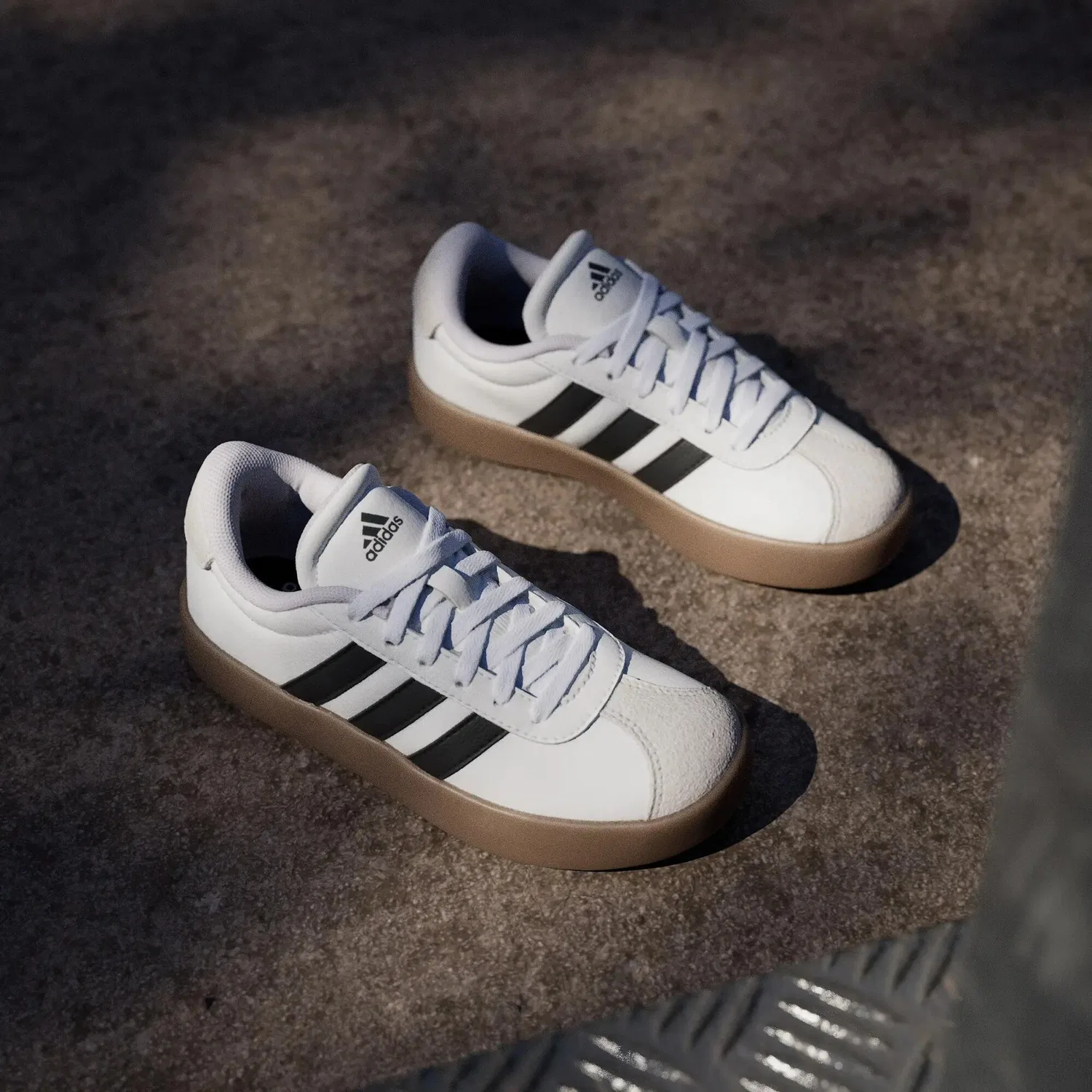 Детские кеды из замши VL Court 3.0 Adidas, Weiss Schwarz Grau — фото 4