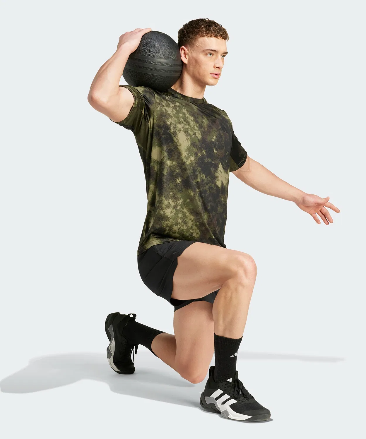Мужская футболка с камуфляжным принтом Adidas Train Essentials Seasonal, Хаки — фото 3