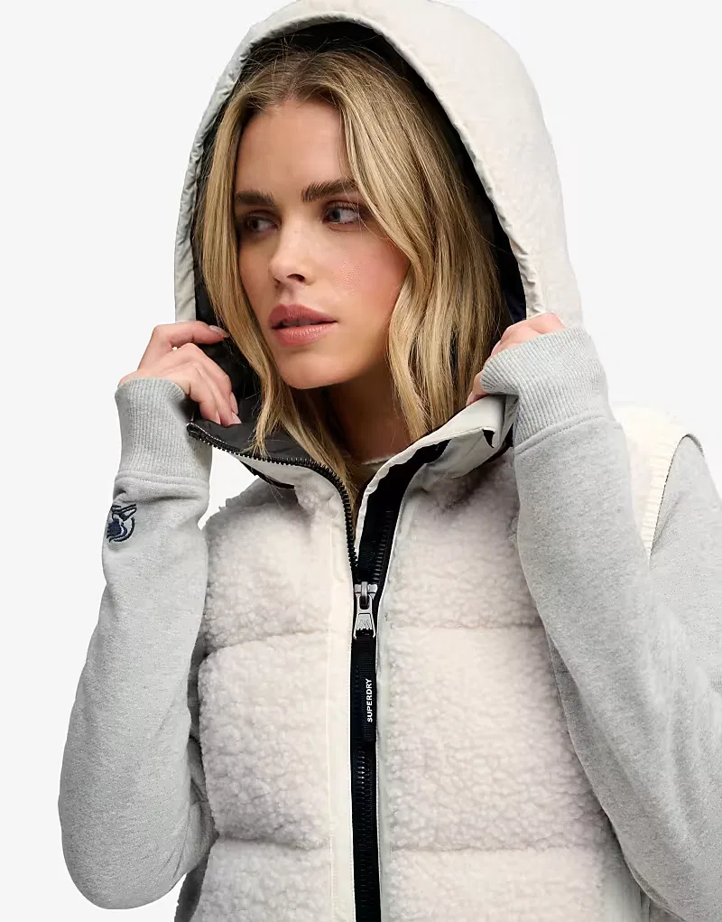 Пуховый жилет Superdry Borg с капюшоном, меловой белый