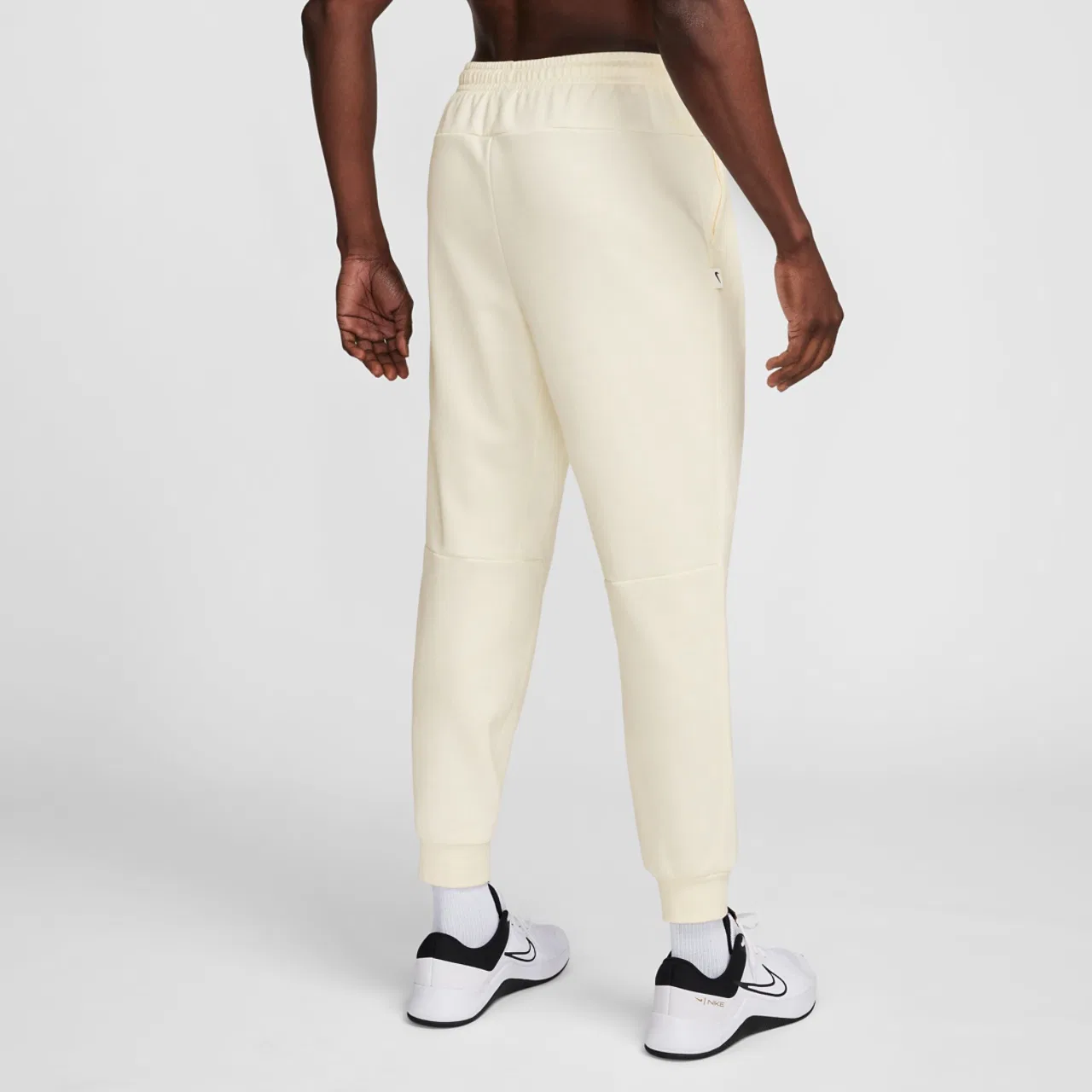 Мужские спортивные брюки Dri-FIT UV Primary Nike, цвет Pale Ivory/Pale Ivory — фото 2