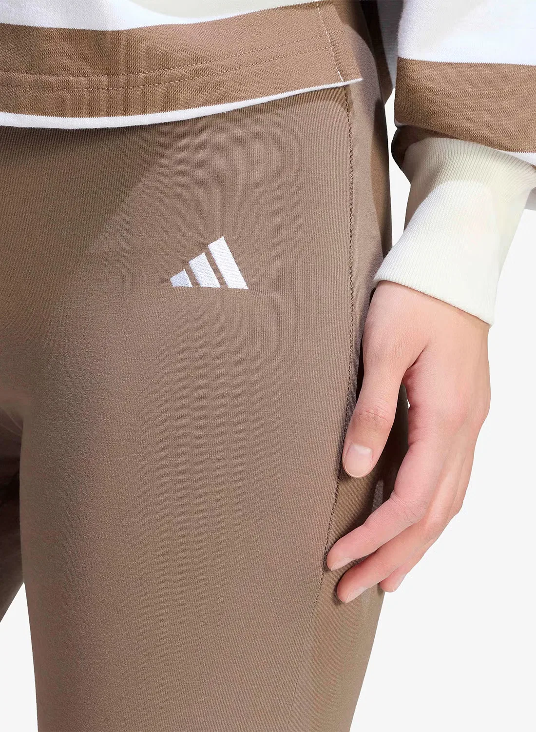 Леггинсы расклешенные с логотипом Adidas, хаки — фото 3