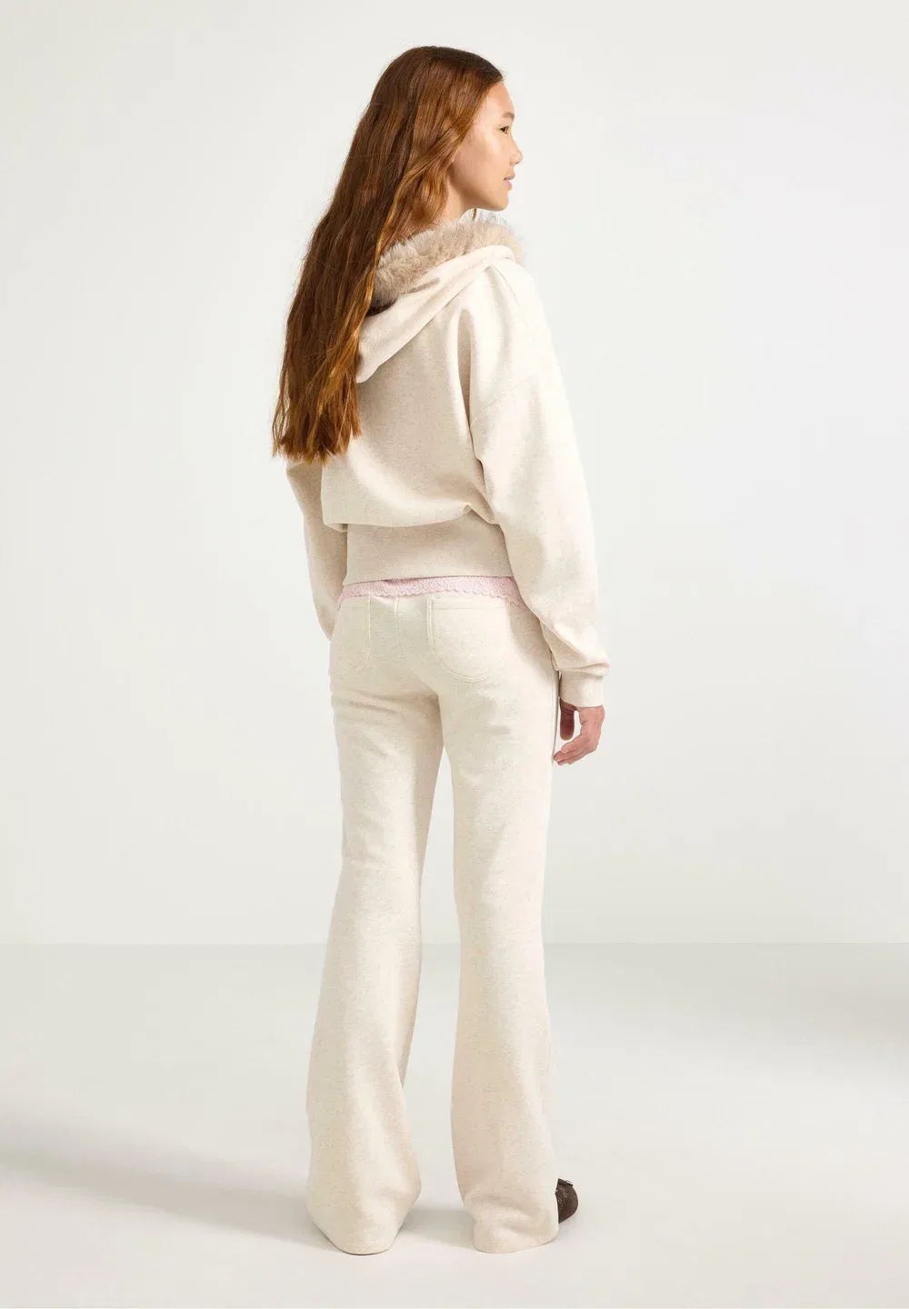 Расклешенные спортивные штаны - брюки от спортивного костюма Lindex, Light Beige Melange — фото 3