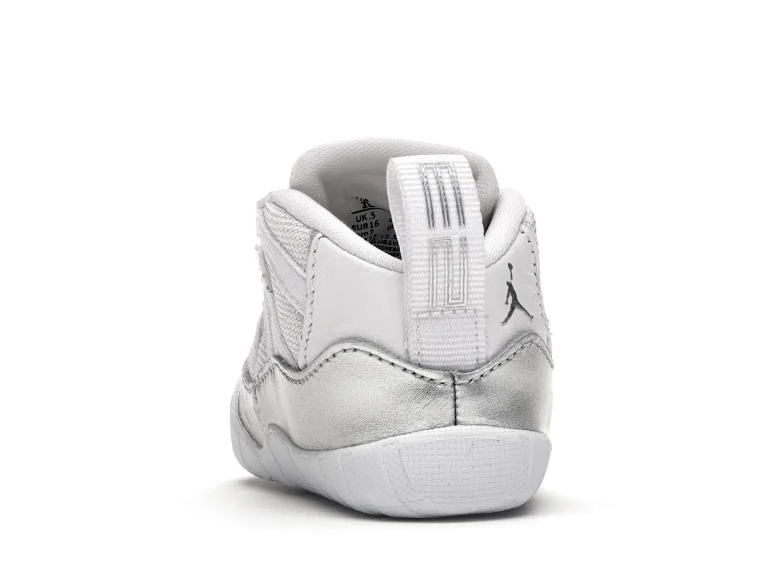 Детские пинетки-кроссовки с принтом Jordan 11 Crib Bootie Jordan, White Metallic Platinum-White — фото 4