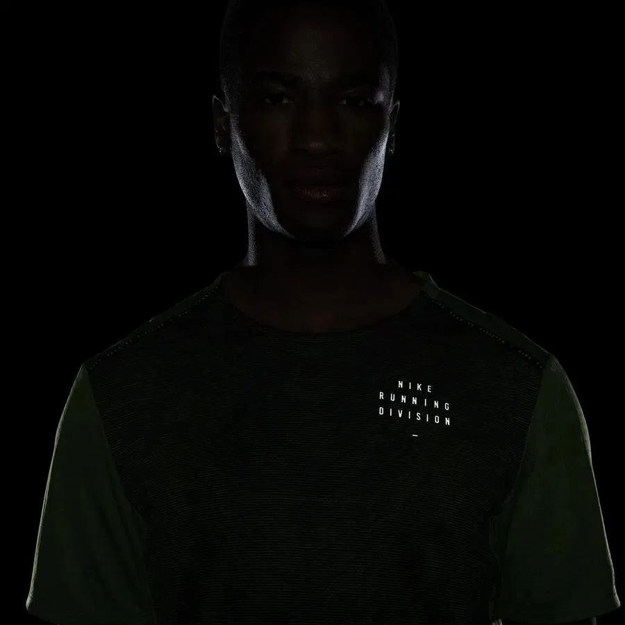 Футболка спортивная с коротким рукавом Nike Dri-Fit Run Division Rise 365, Зеленый — фото 3