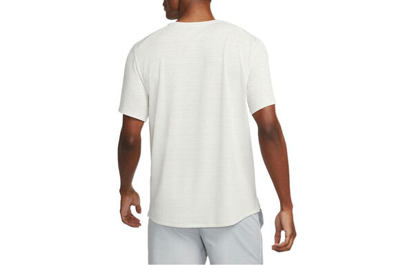 Футболка Men's Nike Dri-fit Miler Solid Color Logo Luminous Crew Neck Running Short Sleeve Light Bone T-Shirt, мультиколор — фото 2
