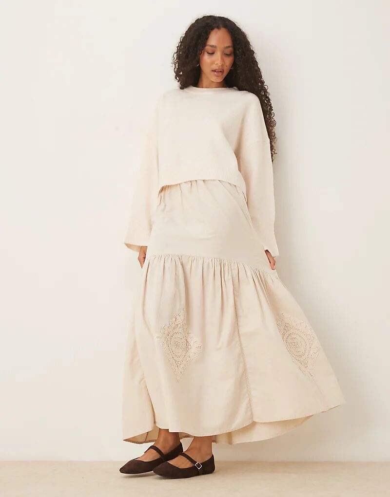

Юбка макси ASOS DESIGN с вышивкой и кружевными вставками