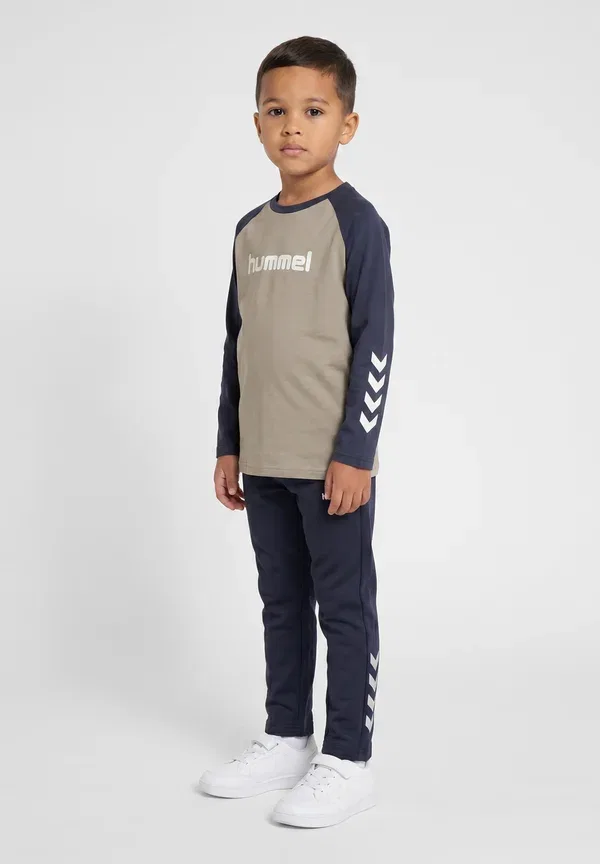 Унисекс - футболка с длинными рукавами Hummel, хаки — фото 2