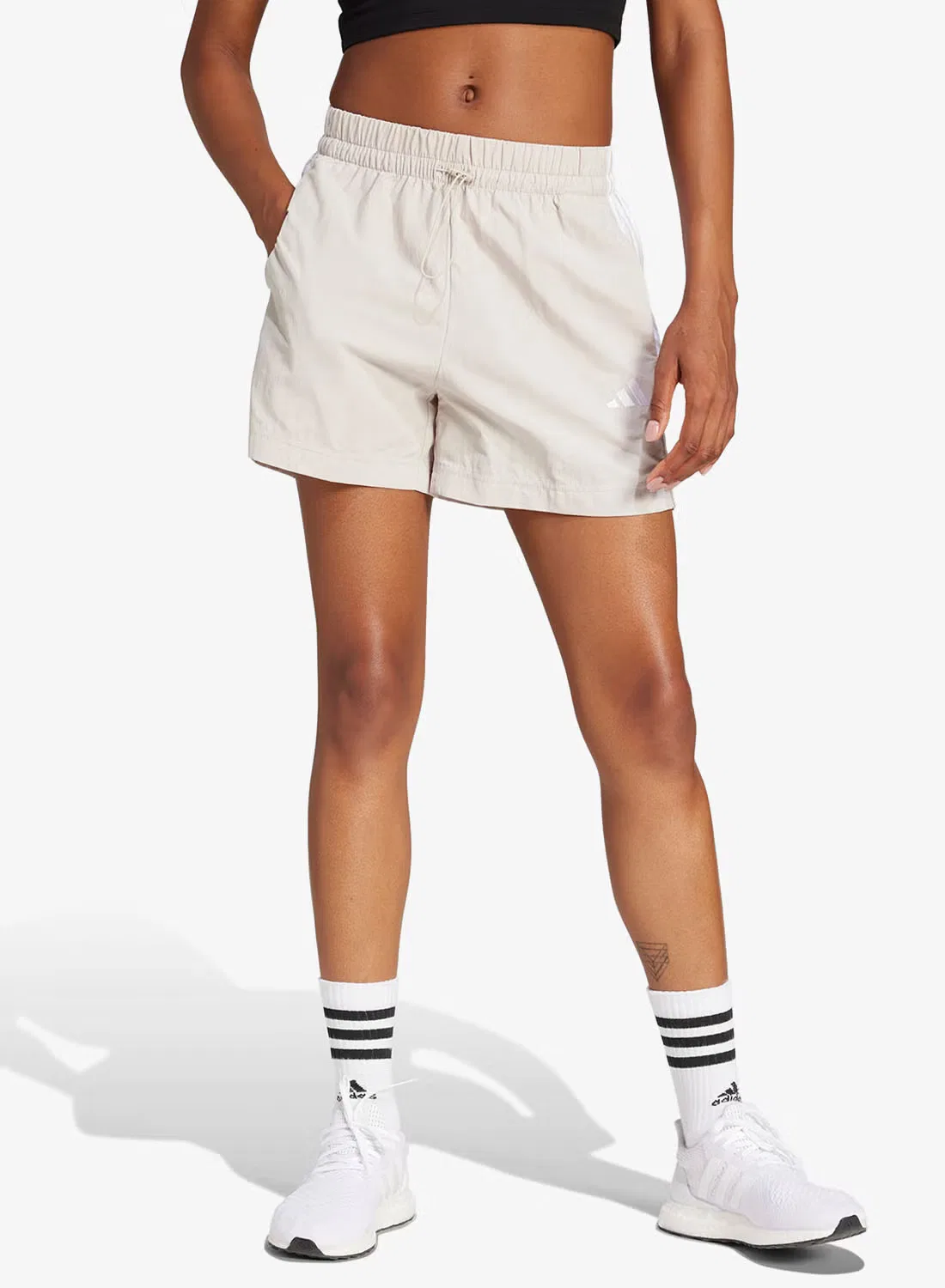 Шорты свободные 3-Stripes essential woven Adidas, белый