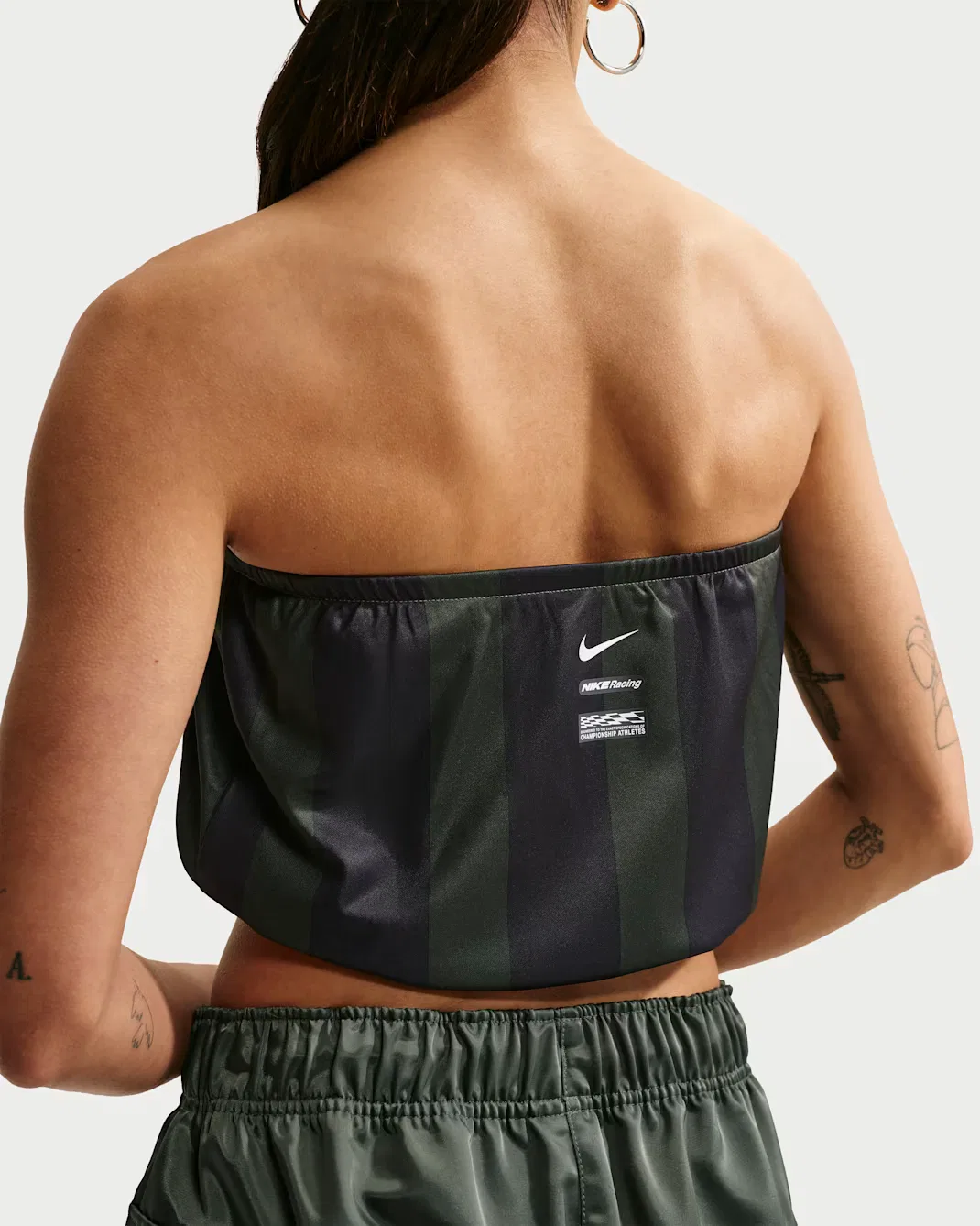 Женский облегающий полосатый трикотажный топ-бандо Nike Sportswear, Camo Green/Gridiron/White — фото 2