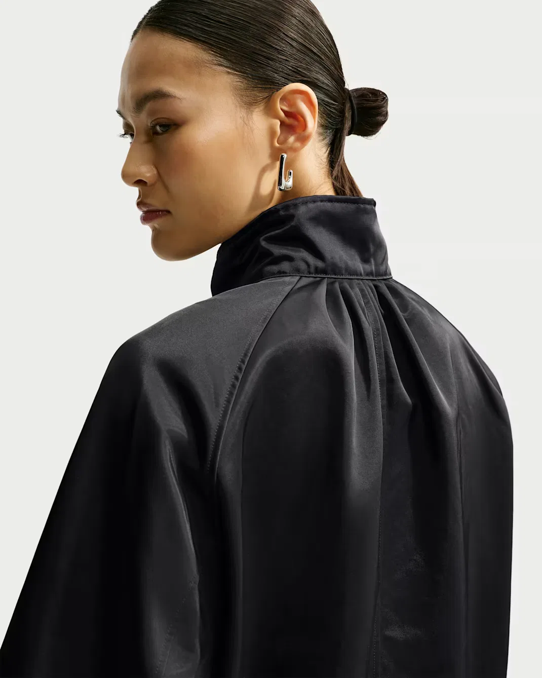 Женская атласная куртка-анорак с молнией на четверть длины Nike Sportswear, Black/Black — фото 2
