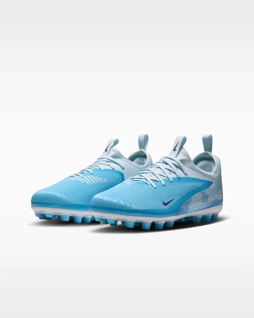 Бутсы детские для игры на искусственной траве Nike Jr. Phantom 6 Low Academy 'Erling Haaland', синий — фото 4