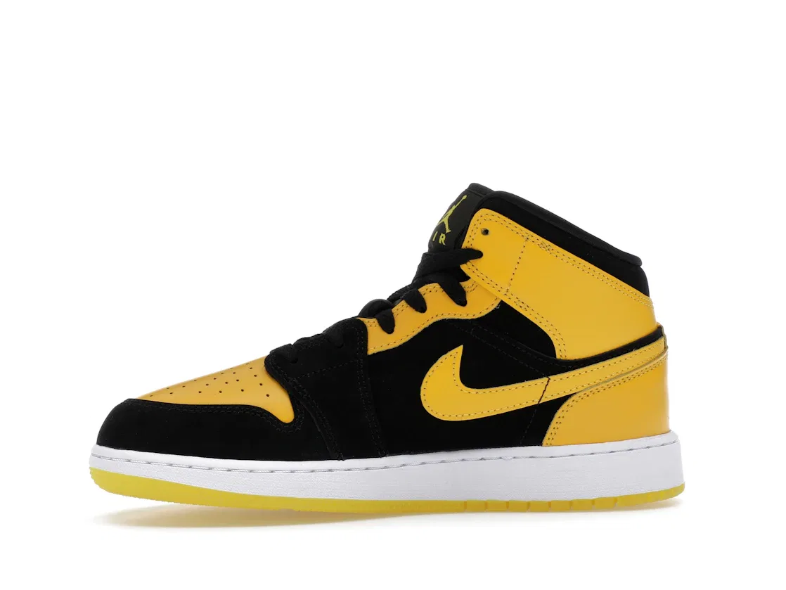 Детские кроссовки с высоким верхом Air Jordan 1 Mid SE New Love Jordan, Black/White/Varsity Maize — фото 3