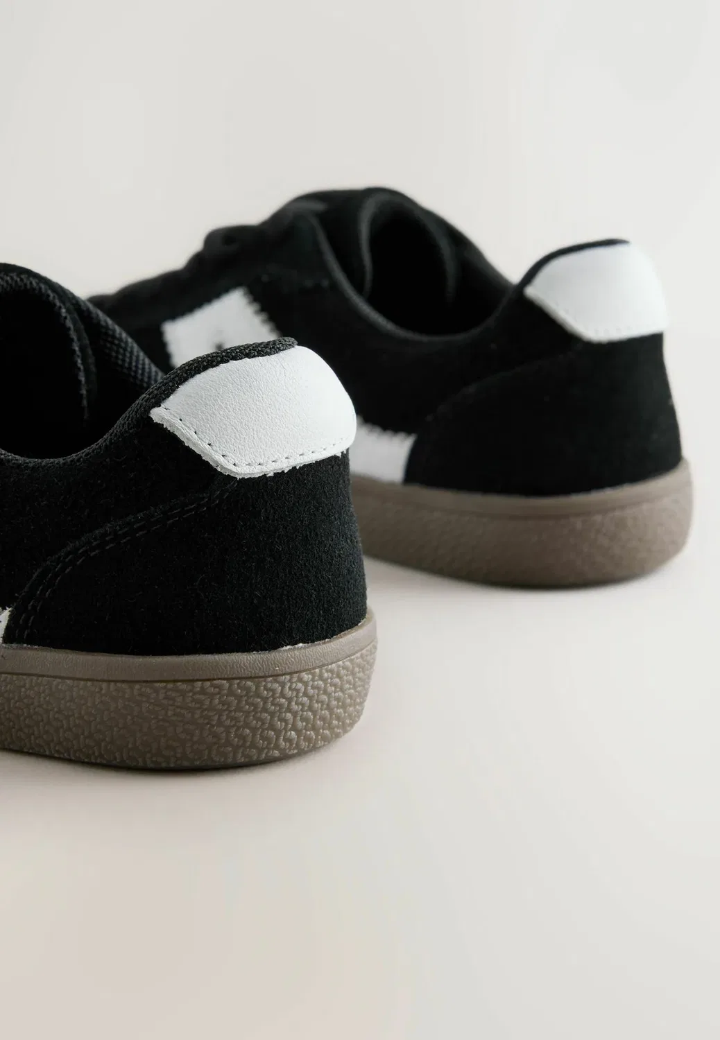 Широкая посадка (g) - ретро-кроссовки. - кроссовки Next, Black Suede — фото 3