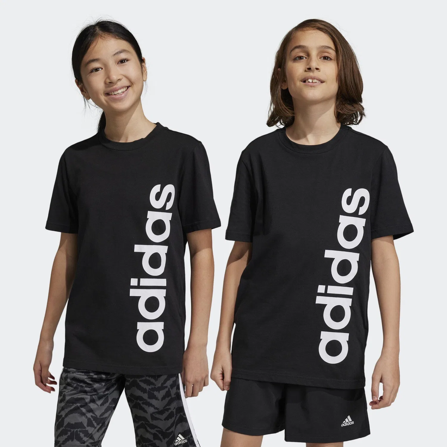 Детская хлопковая футболка с принтом Essentials Linear Logo Adidas, Schwarz Weiss