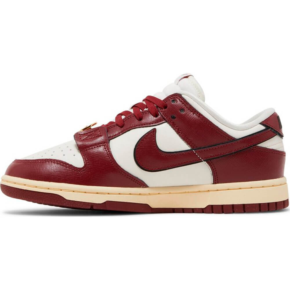 Кроссовки Wmns Dunk Low SE 'Sisterhood - Team Red', красный