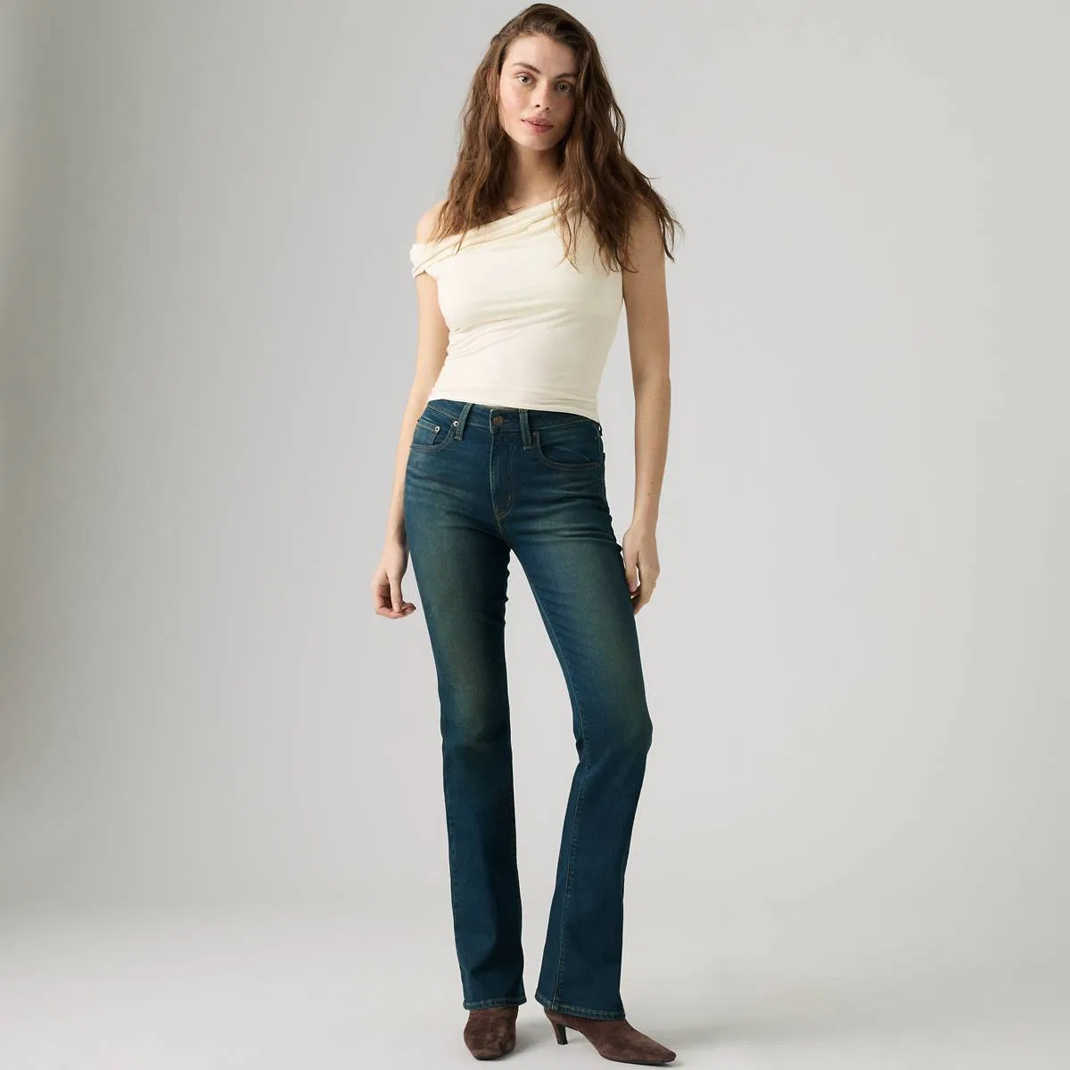 джинсы 725 с высокой посадкой и расклешенными штанинами для женщин Levi's, Tint Time - Dark Wash