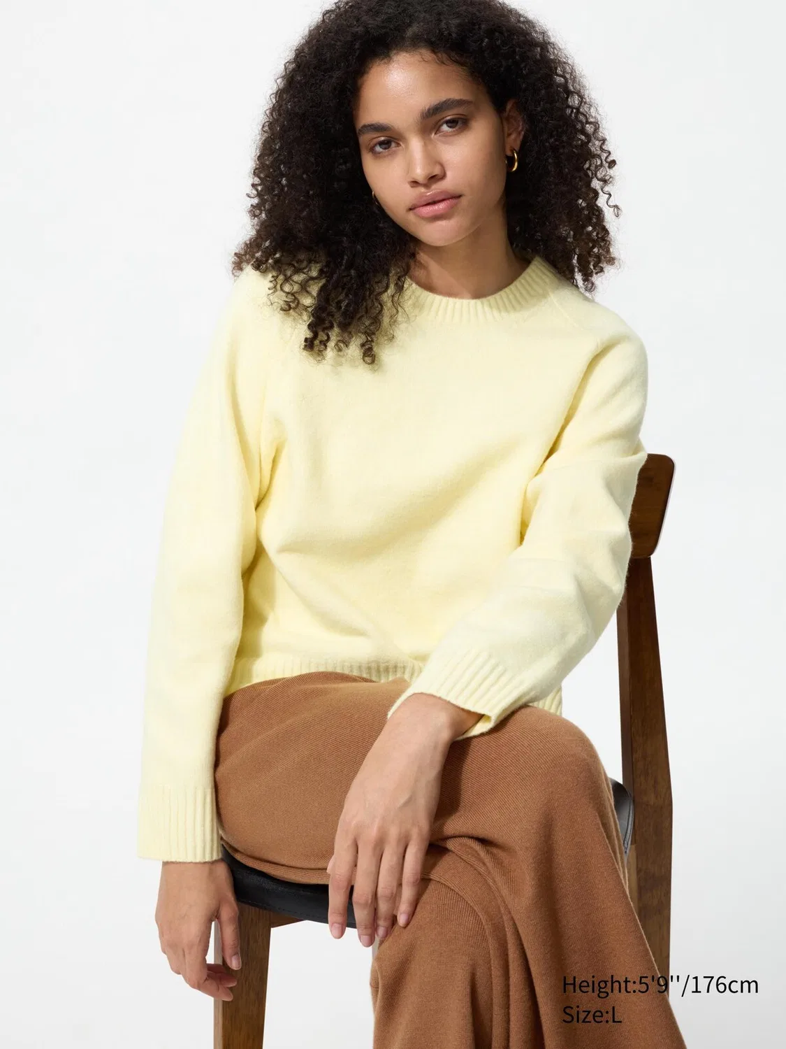 Свитер Uniqlo с круглым вырезом из легкой пряжи «суфле», желтый