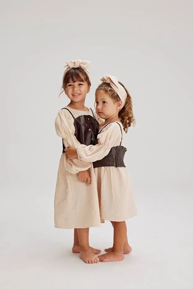 Детское платье для девочек с принтом Balloon Sleeve Midi Length Leather Vest Dress Including Bandana Lolliboomkids, Camel — фото 3