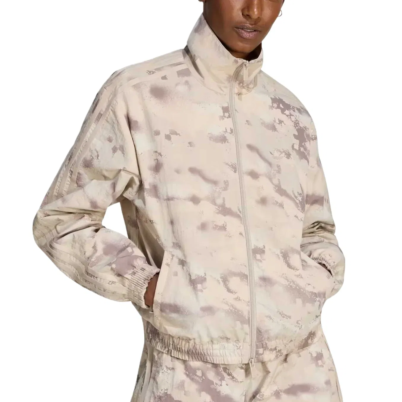 Женская куртка Camouflage Loose Track Top Asia Sizing ' Wonder Beige Wonder Whit adidas, Wonder Beige/Wonder White/Trace Brown/Crystal Linen — фото 3