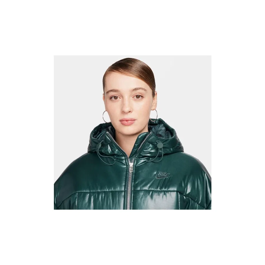Женский пуховик с капюшоном Nike Sportswear Classic Puffer Shine, Зеленый — фото 2