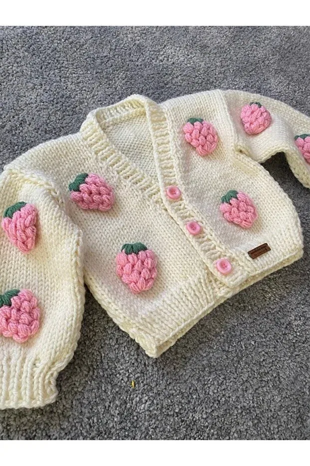Детский кардиган для девочек с длинным рукавом Hand knitted strawberry detailed girl's cardigan Nevalin, Ecru — фото 2