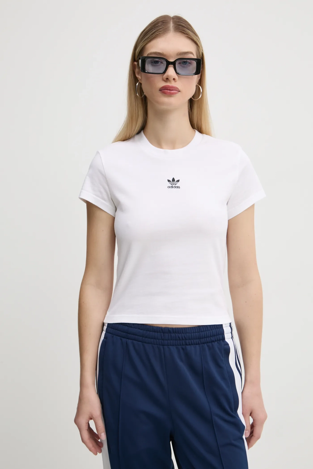

Базовая хлопковая футболка adidas Originals, бежевый