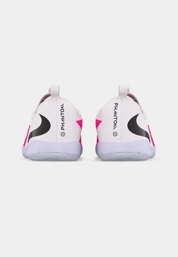 Футбольные кроссовки с синтетическим верхом Jr Phantom 6 Low Acad IC Unisex, Nike Performance, White/Black/Hyper Pink, белый/черный/розовый — фото 4