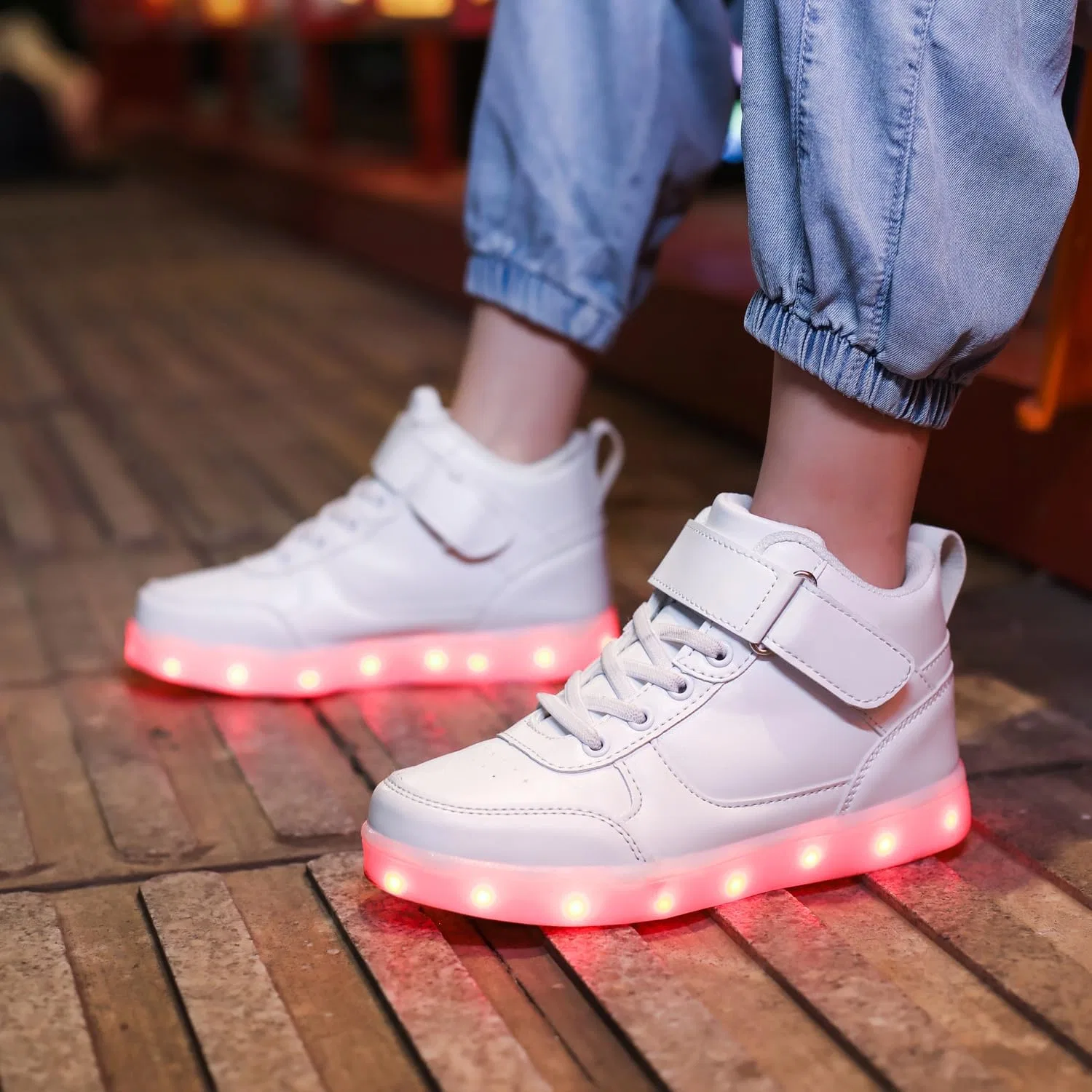 Детские светящиеся кроссовки с LED-подсветкой на шнуровке SEROUNY, White — фото 2
