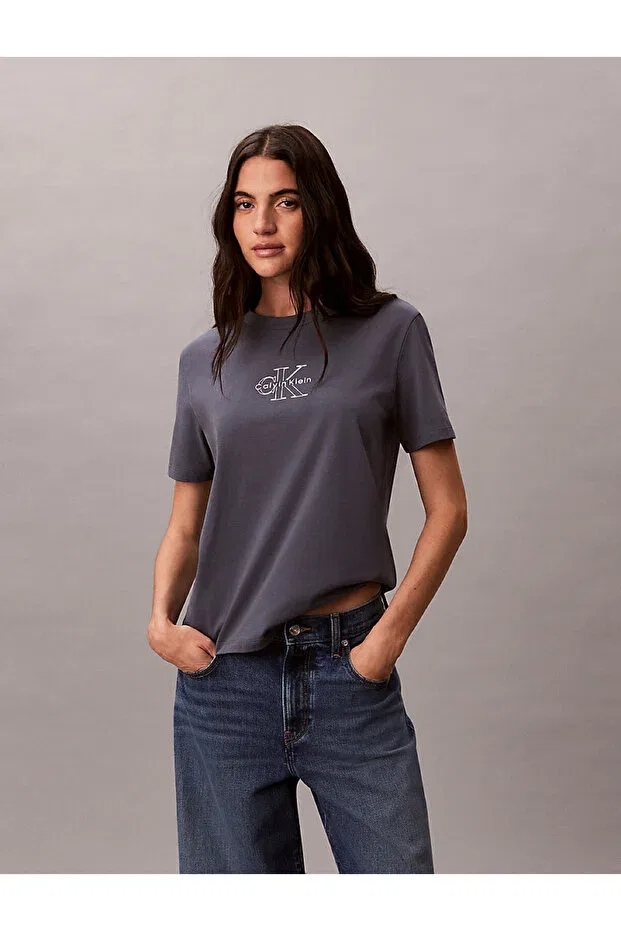 Женская футболка с принтом Classic Foil Monologo Graphic Detailed Calvin Klein, Turbulence — фото 2