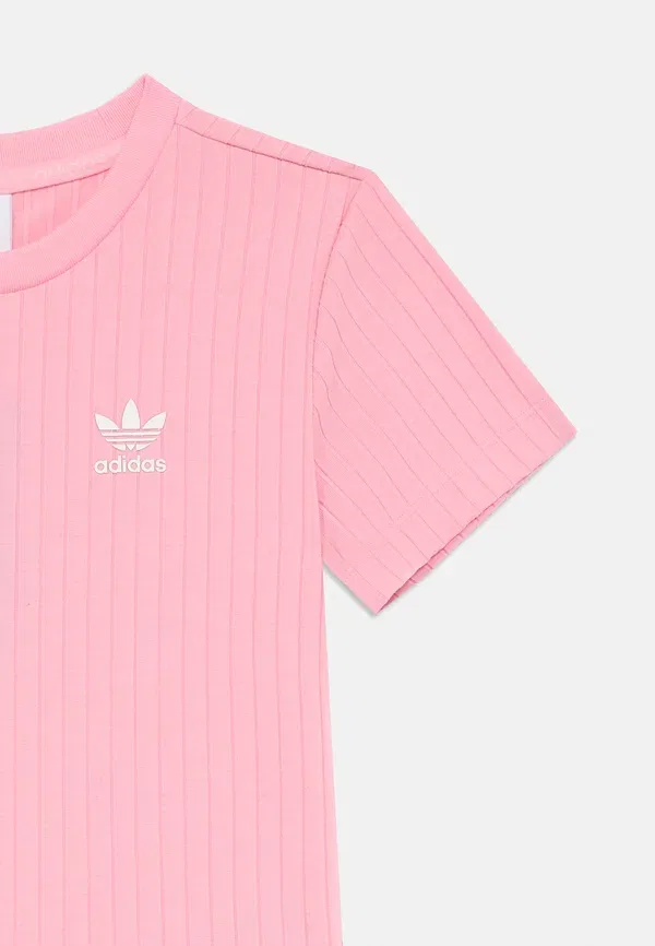 Детский комплект: юбка-шорты и простая футболка Adidas Originals, светло-розовый — фото 4