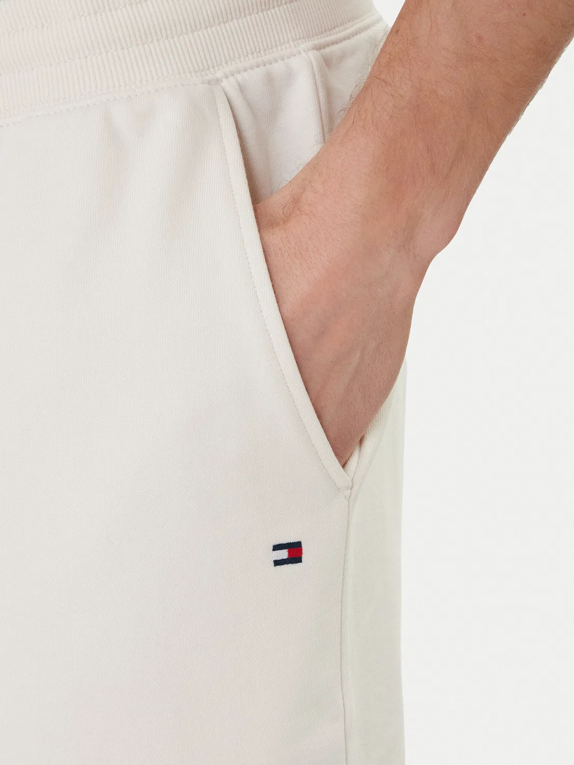 Мужские тканевые шорты цвета экрю стандартного кроя Essential Tommy Hilfiger, кремовый — фото 4