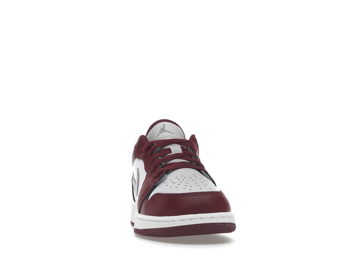 Детские кроссовки Lifestyle с перфорацией Jordan 1 Low Bordeaux, Cherrywood Red/Cement Grey/White — фото 2
