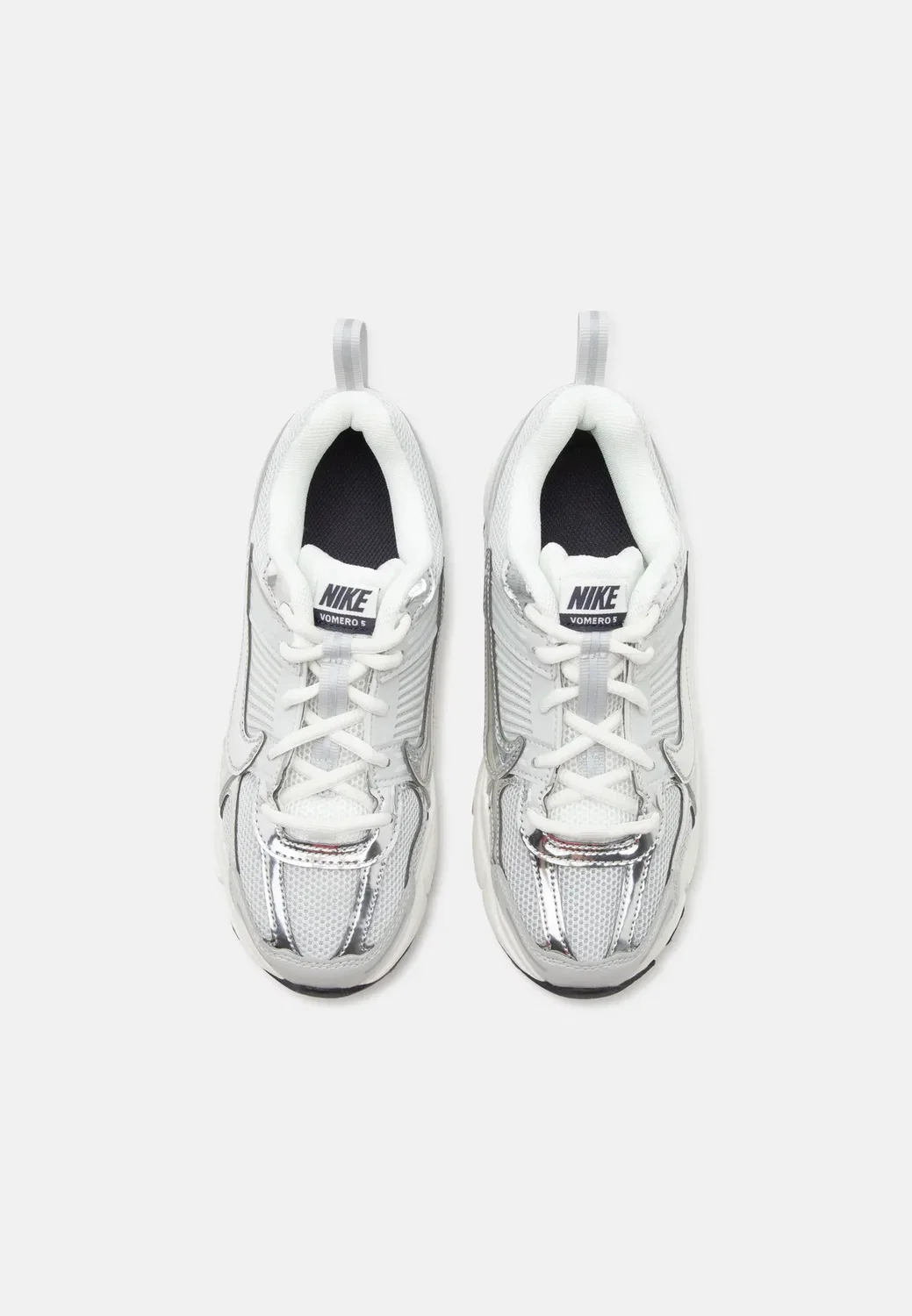 Кроссовки Vomero 5 lace унисекс Nike Sportswear, Photon Dust/Chrome/Gridiron/Sail/Metallic Platinum-Coloured — фото 4