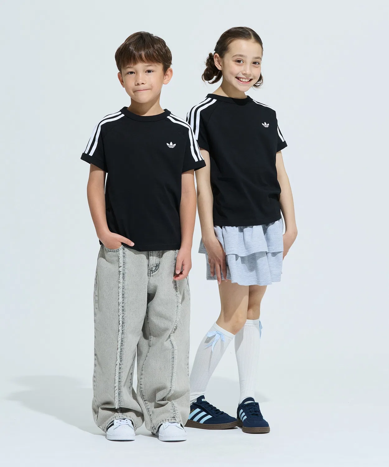 Детская футболка с коротким рукавом с вышивкой логотипа Trefoil, модель 3 Stripes Tee Adidas, Black — фото 2