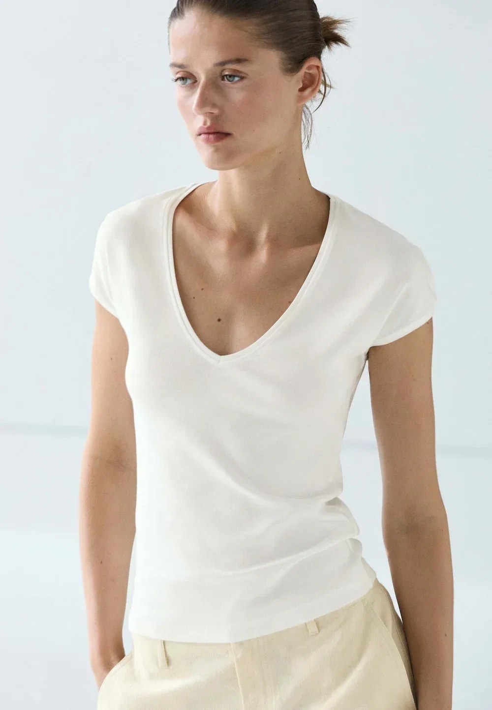 Футболка с V-образным вырезом - базовая футболка Massimo Dutti, White