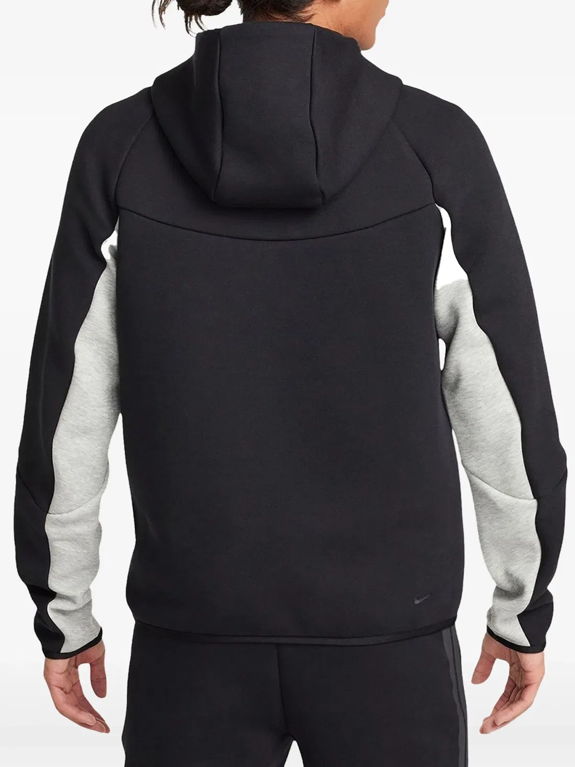 Куртка Tech Windrunner Black/Dark Heather Grey Nike, черный — фото 2